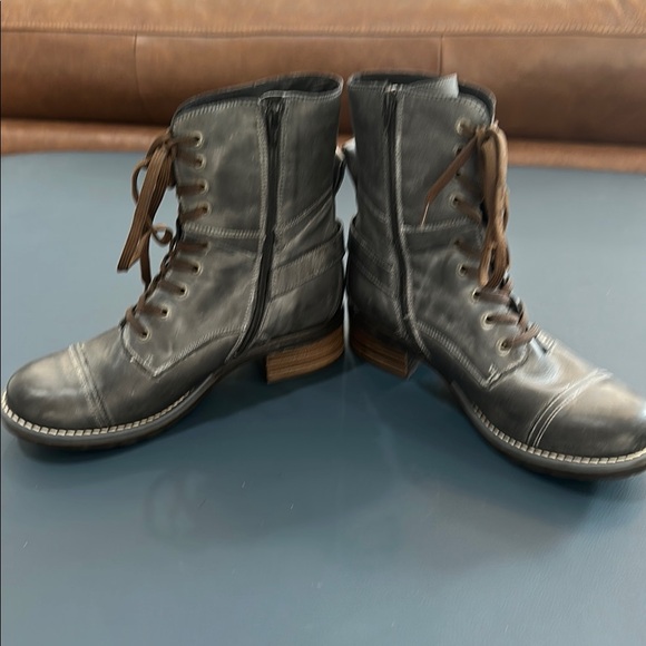 TAOS Charcoal Leather Ankle Boots with Buckle and Lace-Up Design - Picture 2 of 6